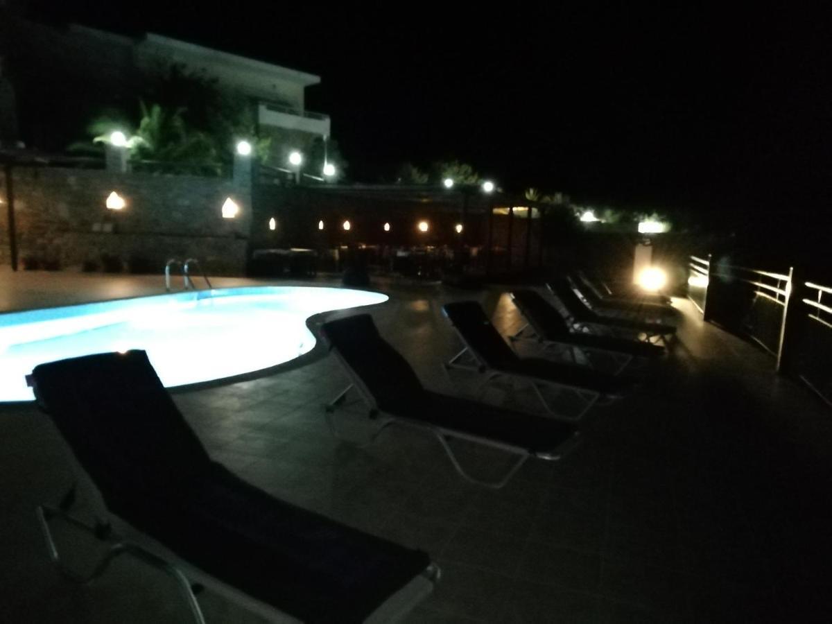 Hill Of Calm Hotel Triopetra Eksteriør billede